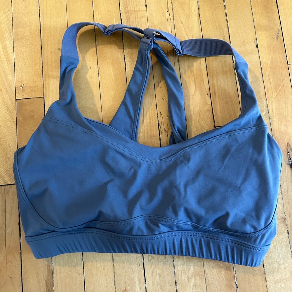 Halara clasp sports bra